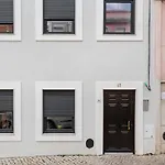 Altido Sunny Apt With Terrace Near Lisbon Centre
