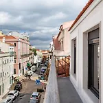 Altido Sunny Apt With Terrace Near Lisbon Centre